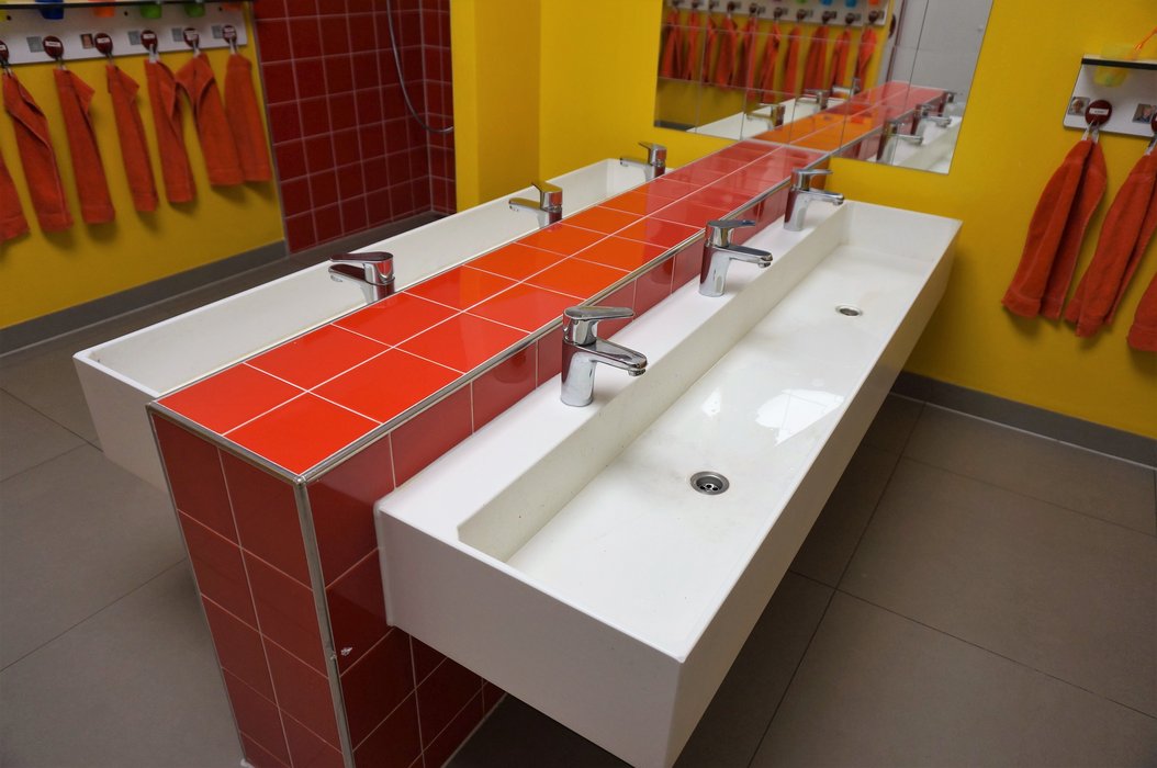 Die Waschbecken im Badezimmer der Emmaus-Kita
