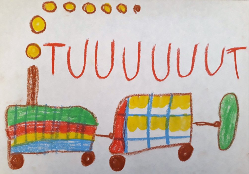 Ein gemaltes Kinderbild mit einem Zug und Schrift Tuuuut